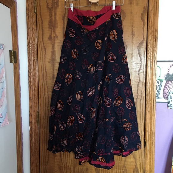 Leaf Print Wrap Skirt - Picture 4 of 4